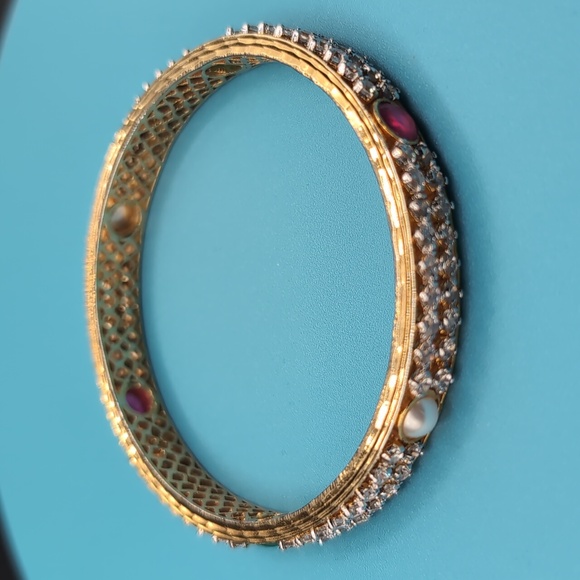 Gold Toned Textured Pattern Bracelet With Rubies And Coloured Faceted Stones - Picture 7 of 10